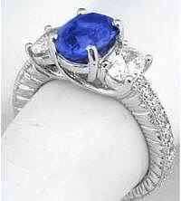 Intense Sapphire Ring in Gold