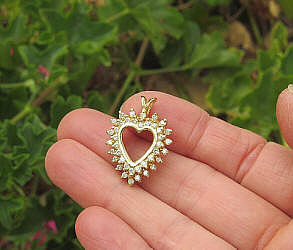 Halo round diamond pendant in gold