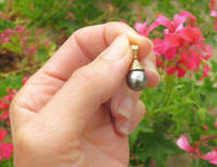 Natural genuine tahatian pearl pendant in 14k yellow gold