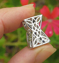 White Gold Natural Blue Sapphire Pendant with Diamond in X motif