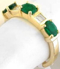  alternating Emerald and Baguette Diamond Ring in 18k yellow gold