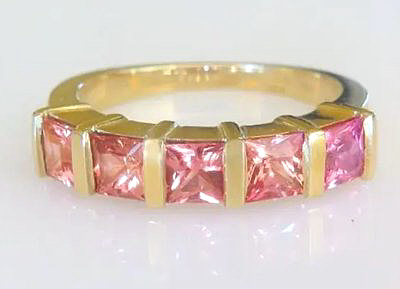 Vibrant Ombre Orange Peach Sapphire Ring in 14k Yellow Gold.