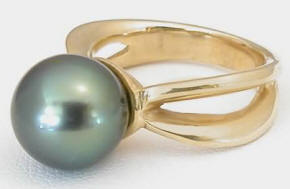 10.5mm Peacock Tahitian Pearl Solitaire Ring in 14k yellow gold