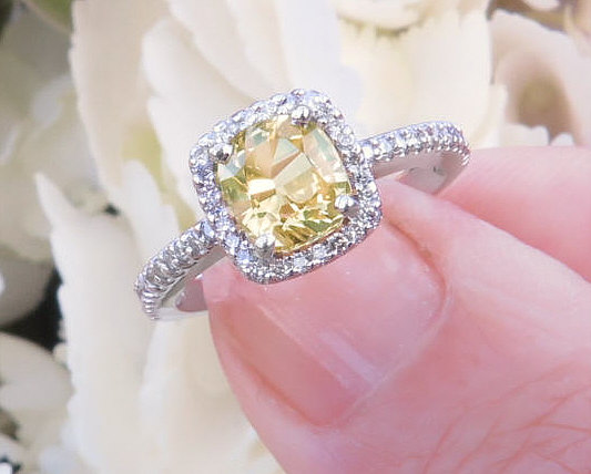 8 Best Yellow Sapphire Engagement Rings of the Year-nlmtdanang.com.vn