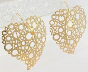 Open Circle Heart Earrings in 14k yellow gold