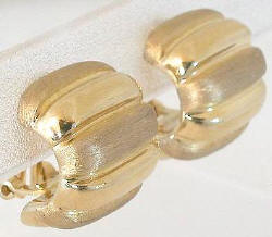 Earrings in 14k yellow gold